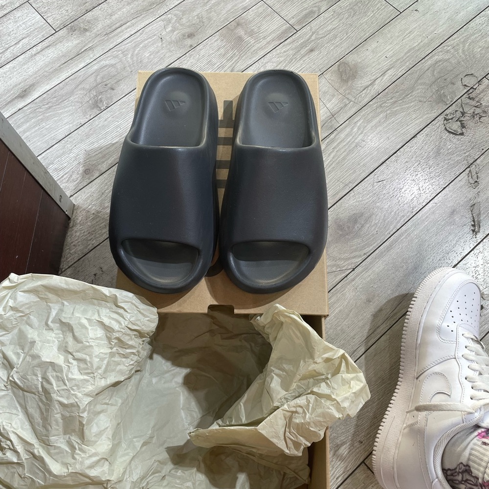 Yeezy slide onyx